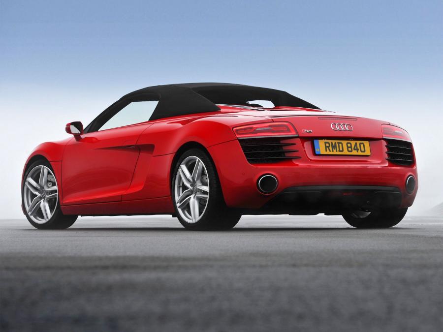  Audi R8 Spyder 2013 года  (UK) (фото 8 из 16)